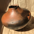 „Ceramika szamotowa”; technika: ceramika kopcona, woskowana; średnica ok 30 cm
