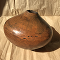„Ceramika szamotowa”; technika: ceramika kopcona, woskowana; średnica ok 25 cm